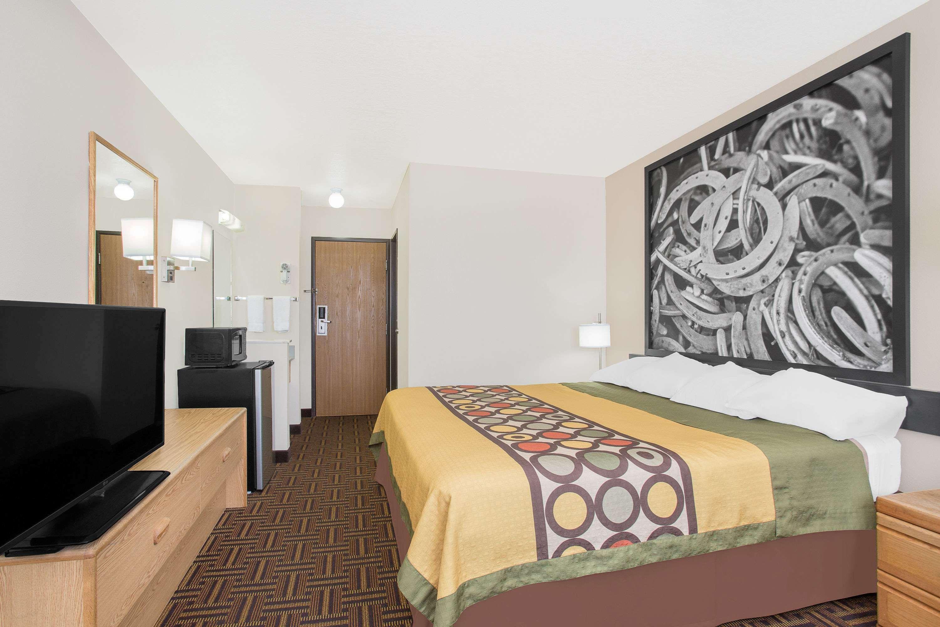 Super 8 By Wyndham Bloomfield Hotel Exterior photo